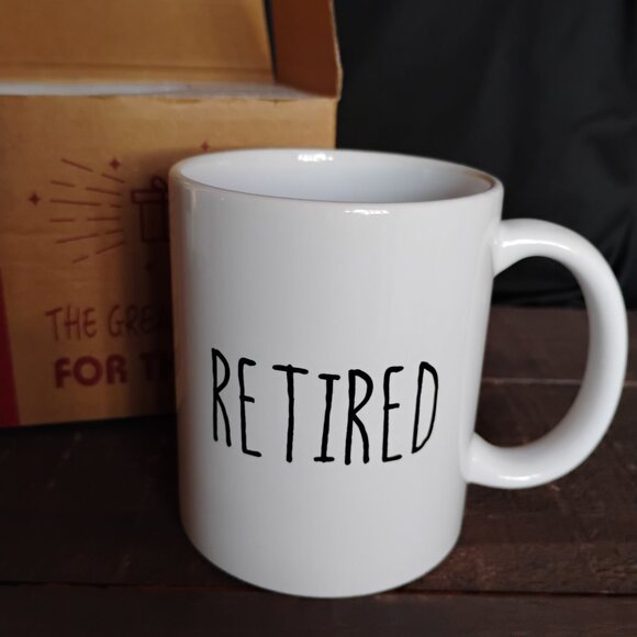 RETIRED GIFT MUG WHAT DO YOU CALL A PERSON WHO IS HAPPY ON MONDAY? Happy… - Picture 5 of 6